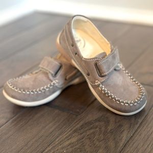 Prigimi Boys Brushed Leather Loafer-Size 26 (US 9)